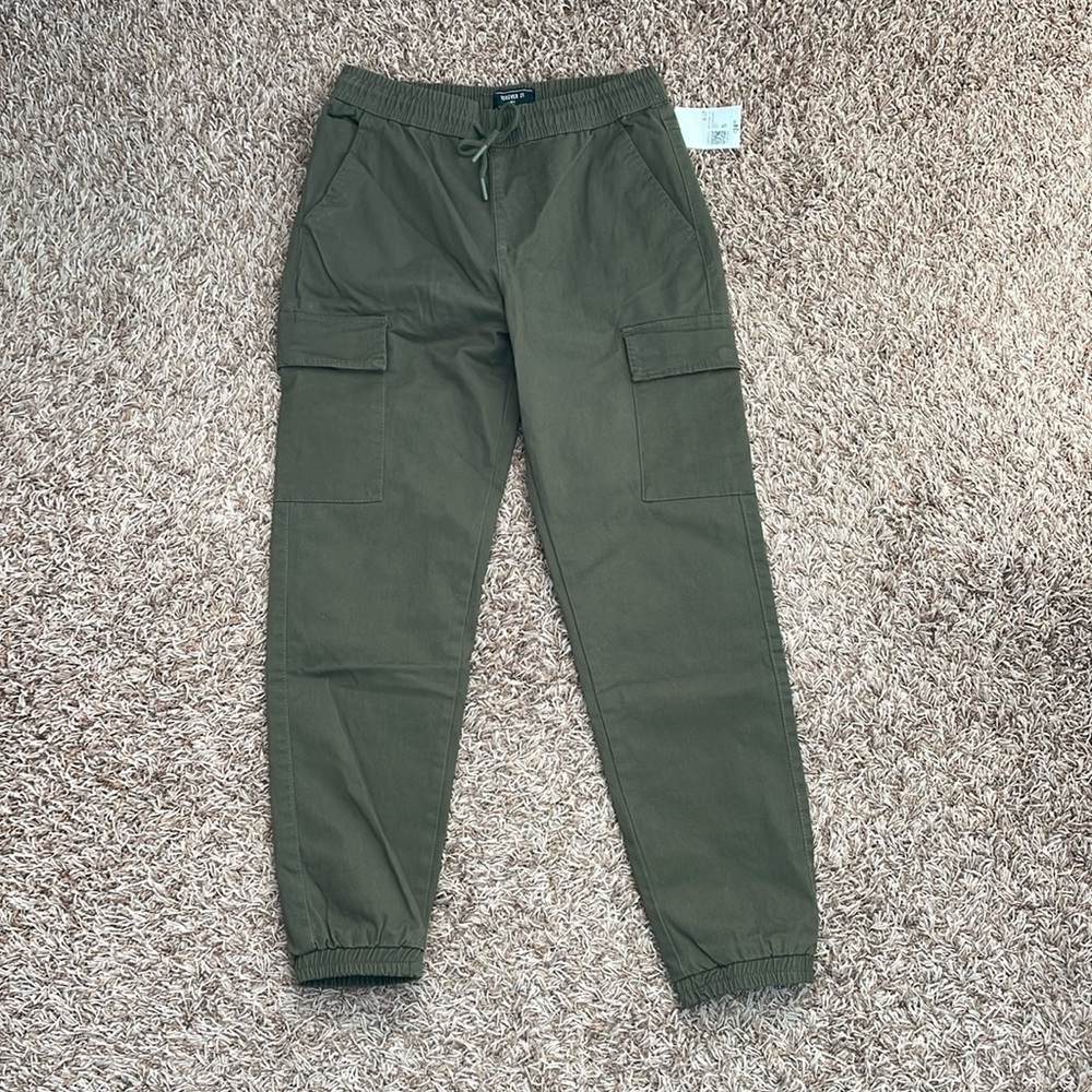 SOLD Off-site | Forever 21 Men’s Olive Joggers Size Small